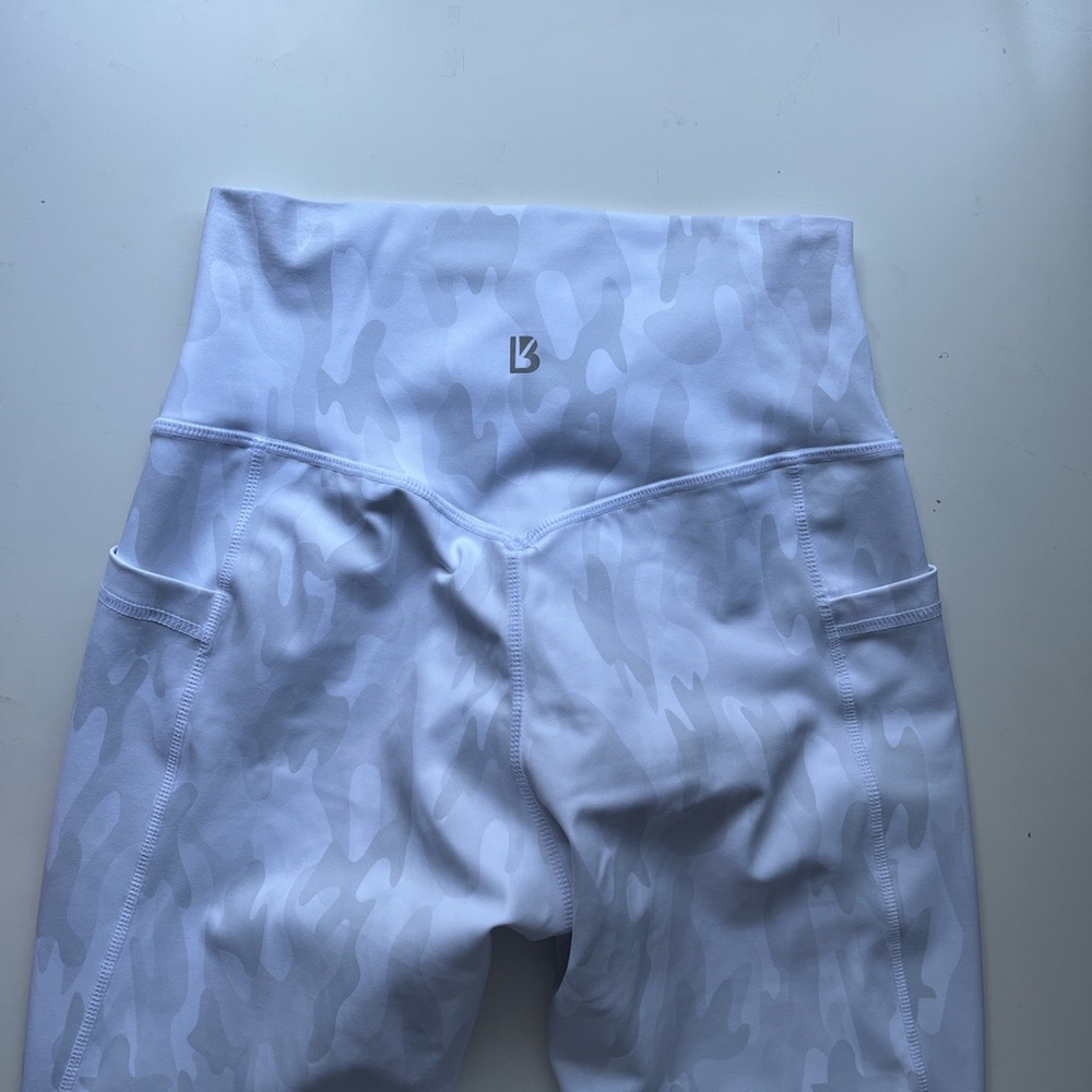Buffbunny White Camo Leggings - Picture 5 of 5
